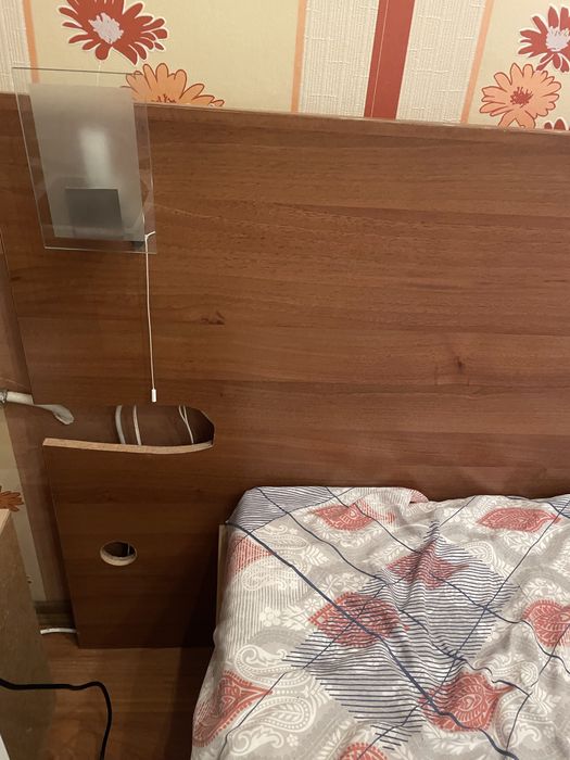 Легло с подматрачна рамка, матрак и 2 нощни шкафчета