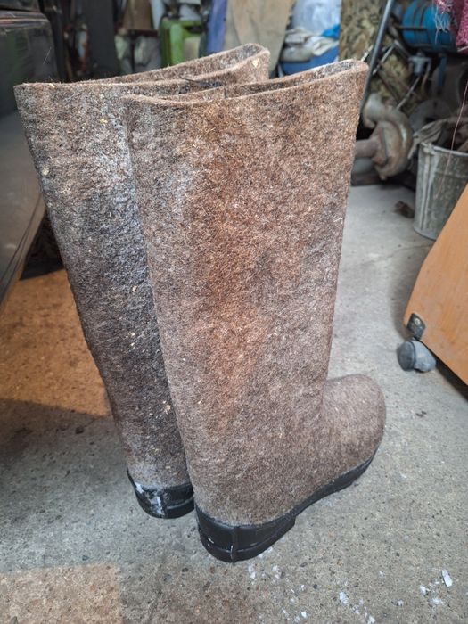 Продам валенки с подошвой