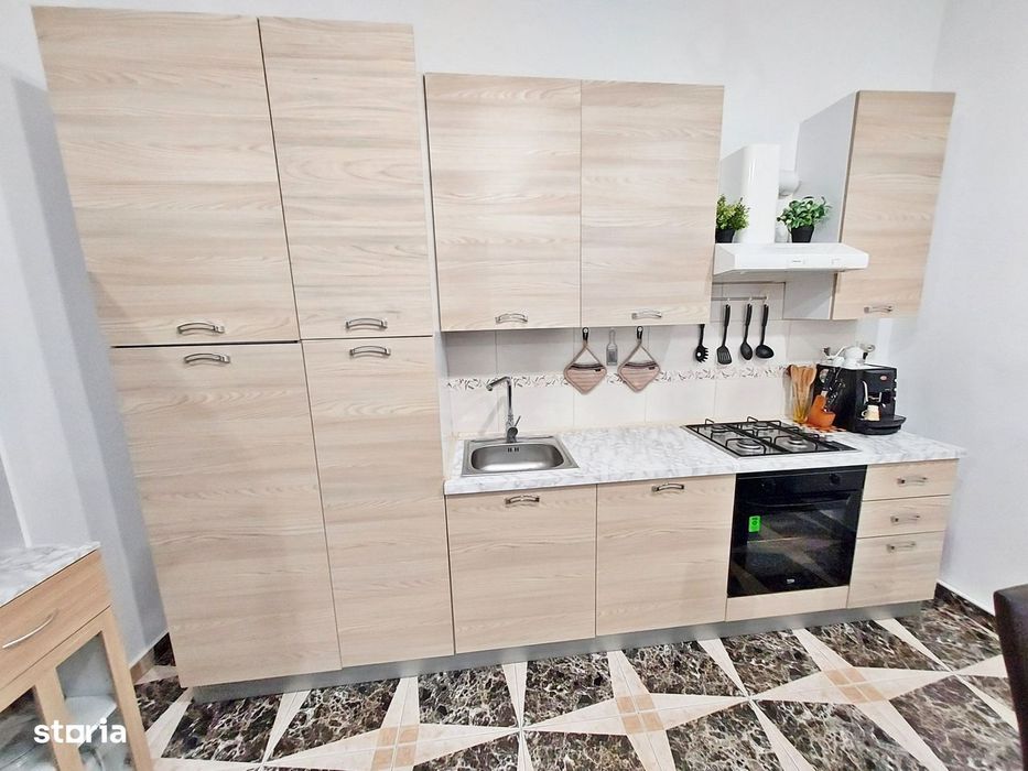 Apartament 3 camere, boxa, pod, parcare, Centru,  zona B-dul Eroilor