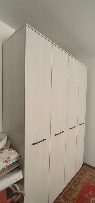 Продам б/у шкаф. 4 дверей, в отличном состоянии.