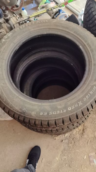 Продам зимние шипованные шины