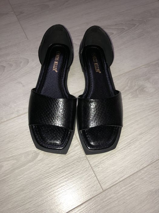 Новые. Стильные летние туфли.