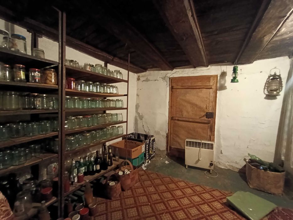 къща с двор в село Яворец