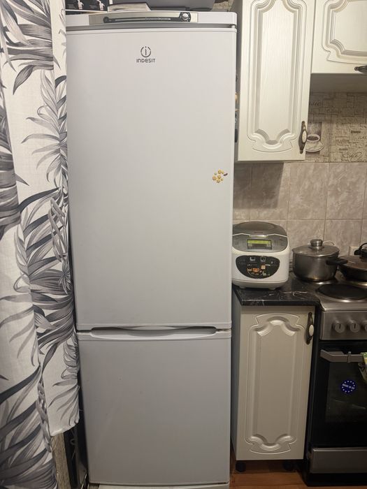 Продам холодильник