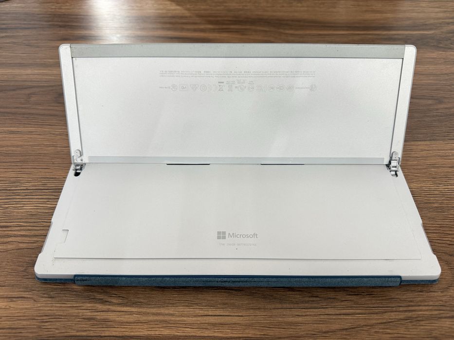 Microsoft Surface Pro 5 | i5 | 8GB | 256GB SSD |