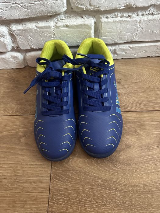 Бутонки за футбол Umbro