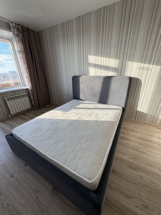 Продам кровать с матрасом