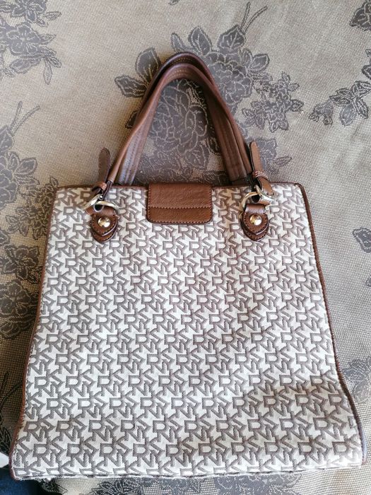 Оригинални чанти DKNY