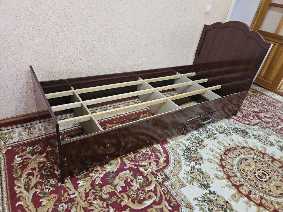 Продаётся кровать односпальная