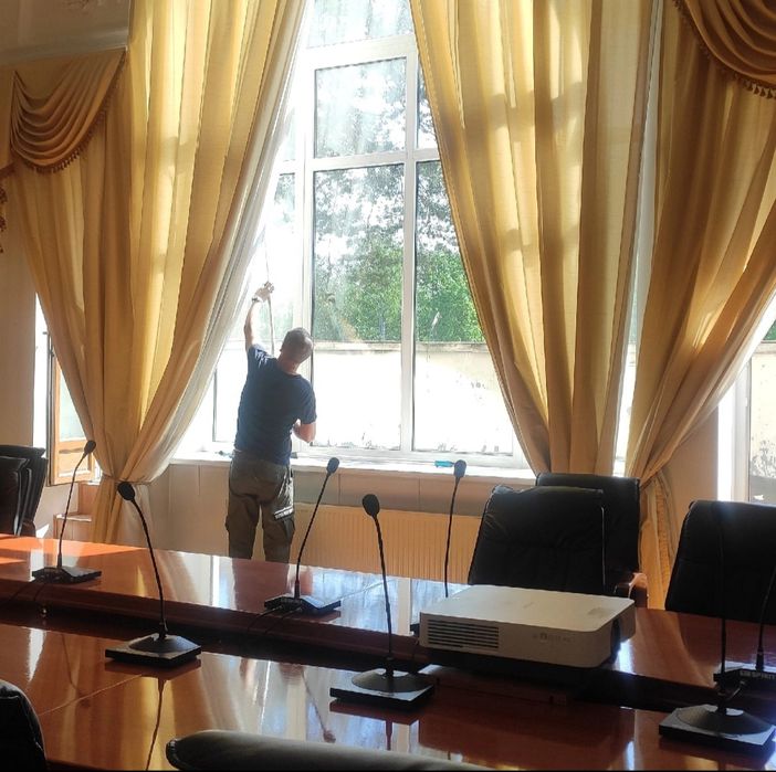 Мытьё витражей окон ветрин фасадов на любой высоте мойка ветрожей