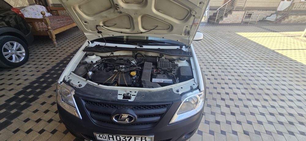 Lada Largus sotiladi.