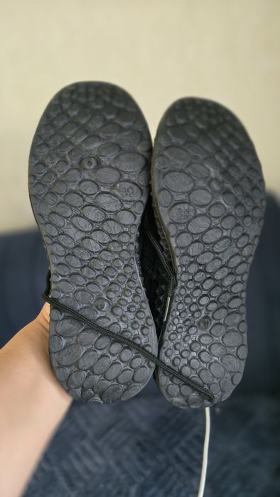 Кросовки 39 размер за 2500тг .Новые