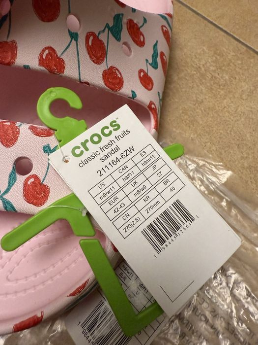 Продам ОРИГИНАЛЬНЫЕ кроксы