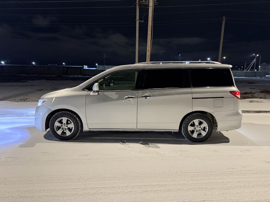 Машина Nissan quest