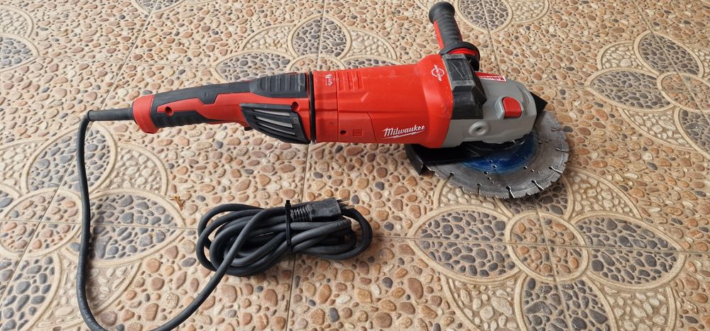 Ъглошлайф MILWAUKEE AGVKB 24-230 EKX