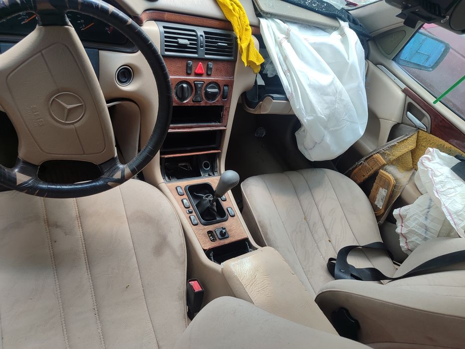 По запчастям продаётся МЕРСЕДЕС W210 E200