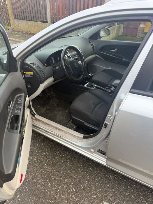 Dezmembrez Kia Ceed SW 1.6 d