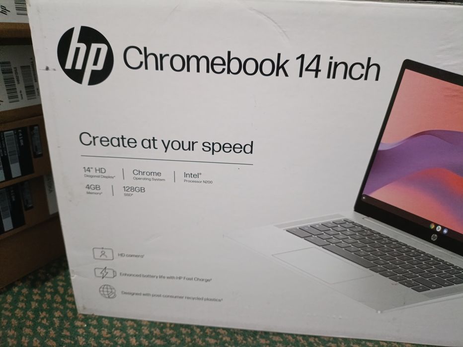 Hp 14 HD 4gb ddr5 128 gb ssd