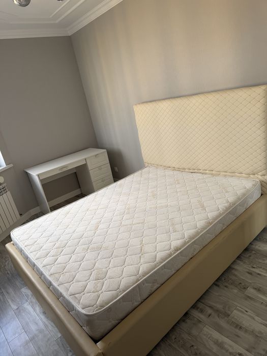 Продаю кровать срочно с матросом