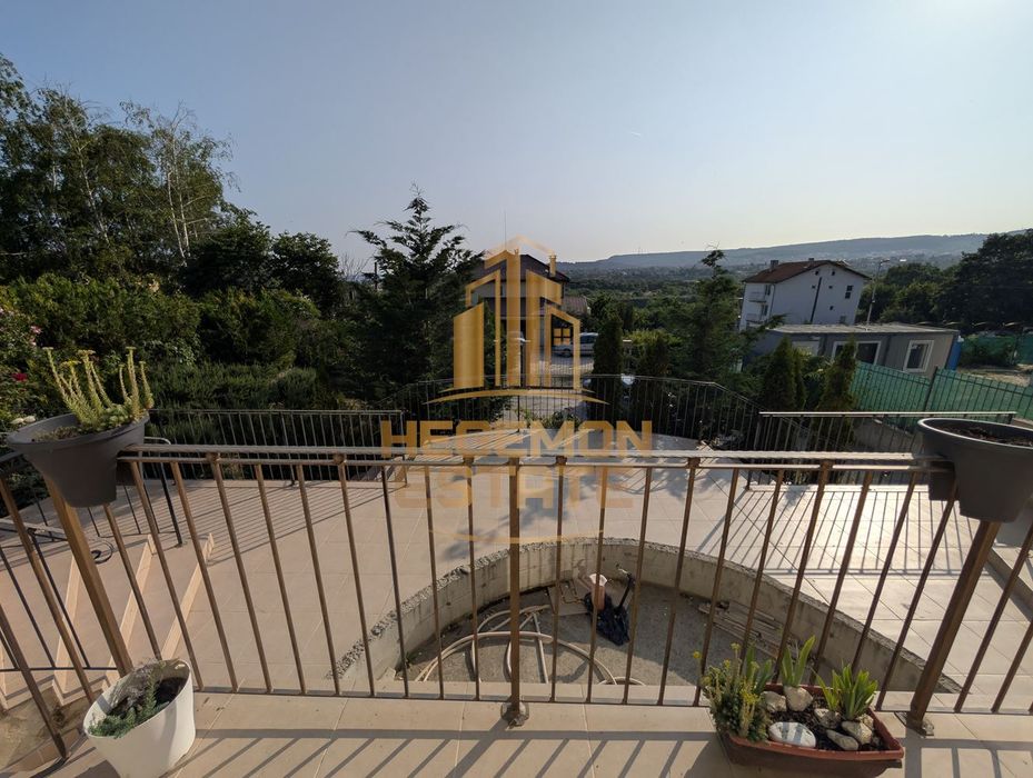 Къща в Варна, област-м-т Манастирски рид площ 865 цена 585000