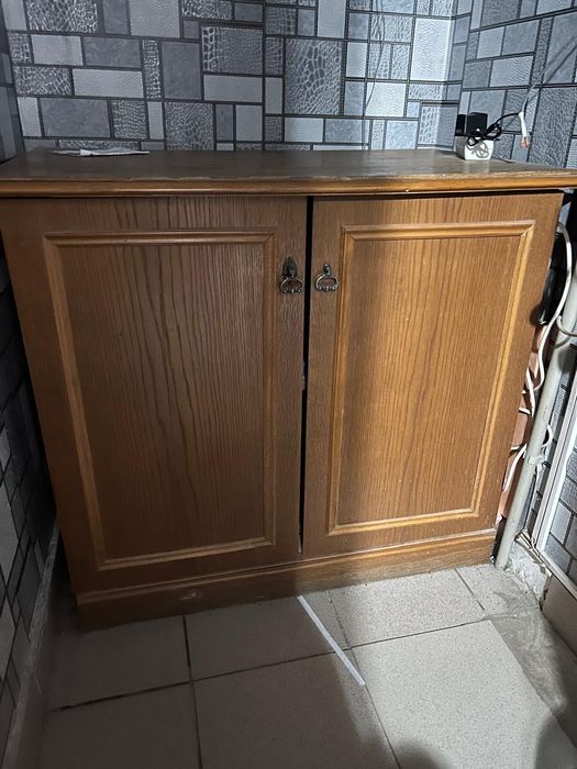 Тумбочка и сервант за все 10000