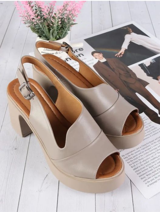 Женские босоножки