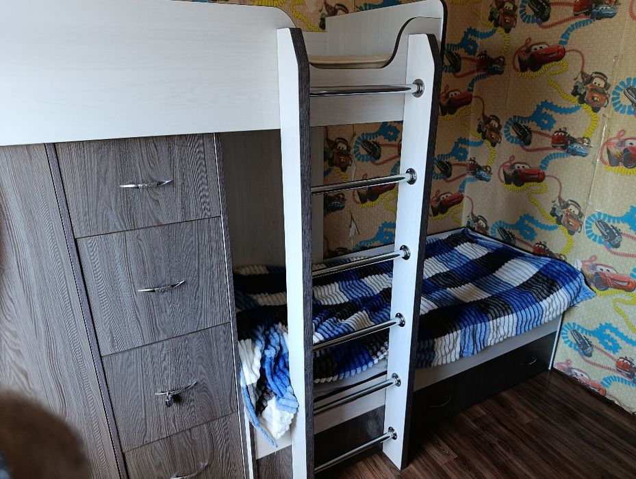 Двухъярусная детская кровать