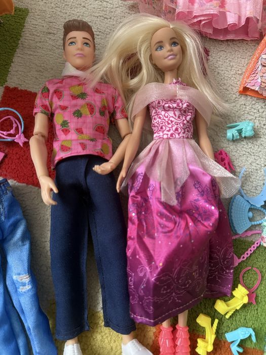 Papusa Barbie si Ken si magazin