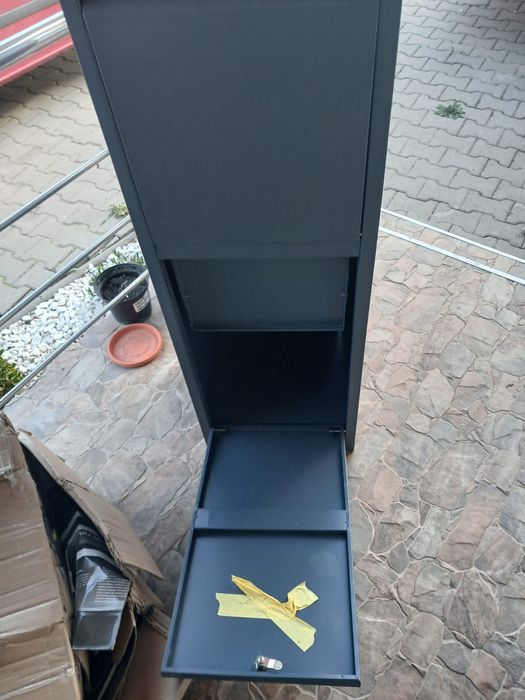 Cutii poștal pentru colete și plicuri