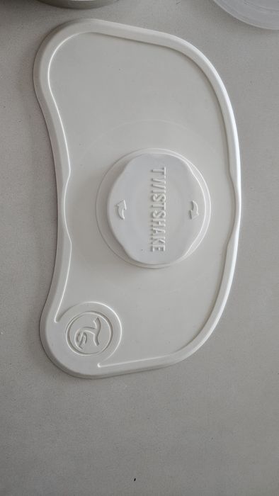 Twistshake чиния с подложка и капак 6+ месеца