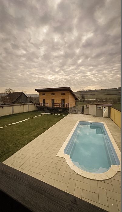 Cabana cu piscina