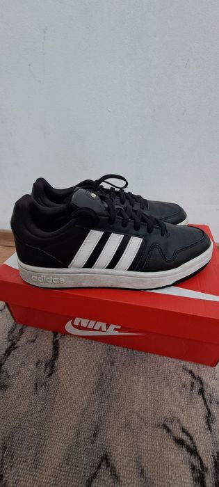 Продам кожаные кроссовки Adidas. 42.5