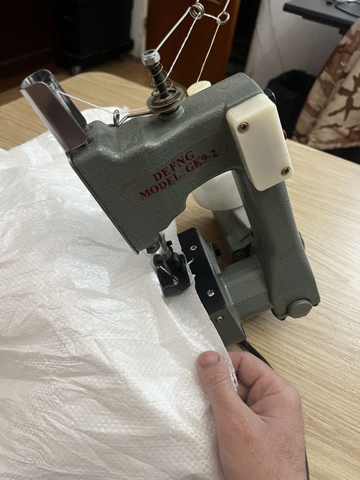 Masina de cusut saci