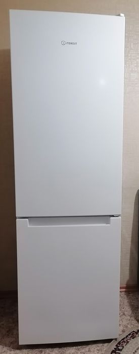 Холодильник Indesit