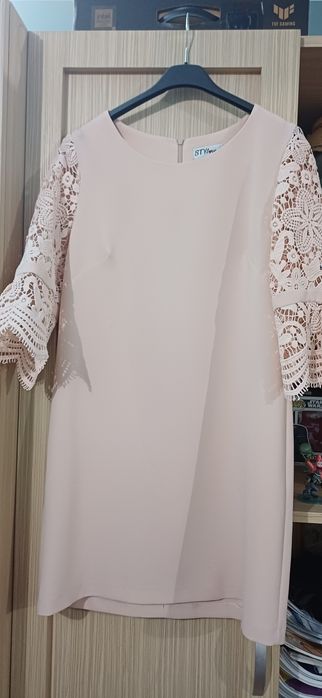 Vand rochie dama marimea 38 putin purtata culoare desvhisa