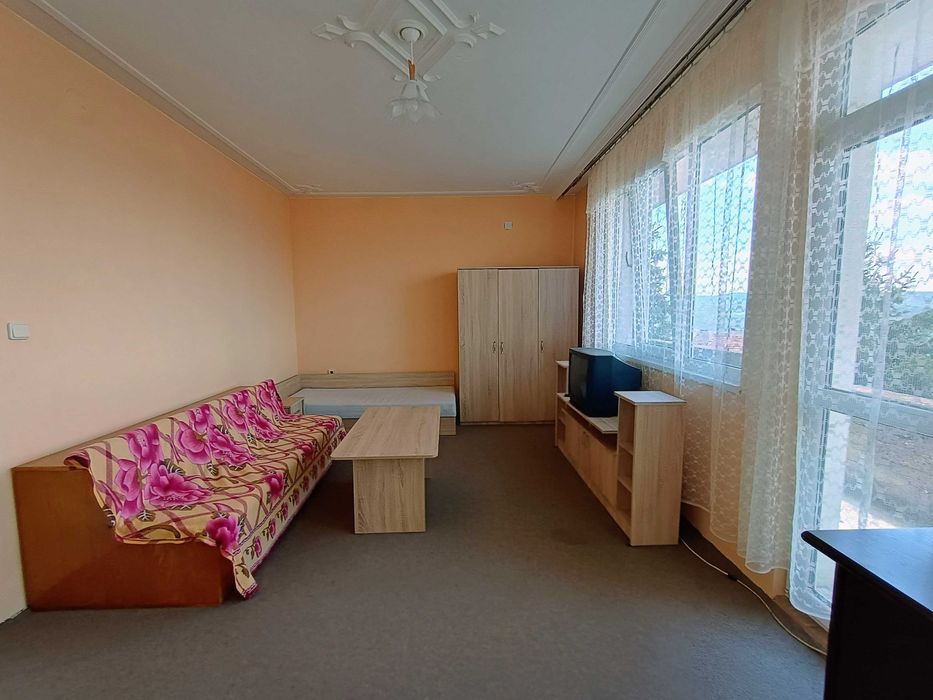 Дава се под наем Етаж от къща в Велико Търново, Акация - 70 кв.м за 255 € - Снимка #1