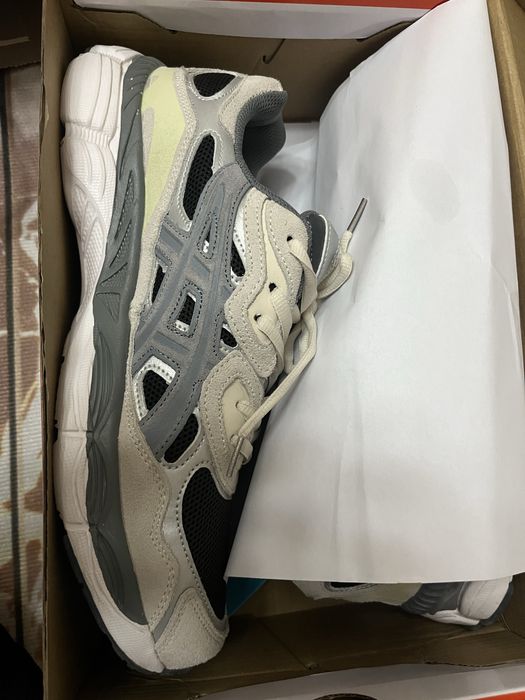 Asics gel nyc серого цвета