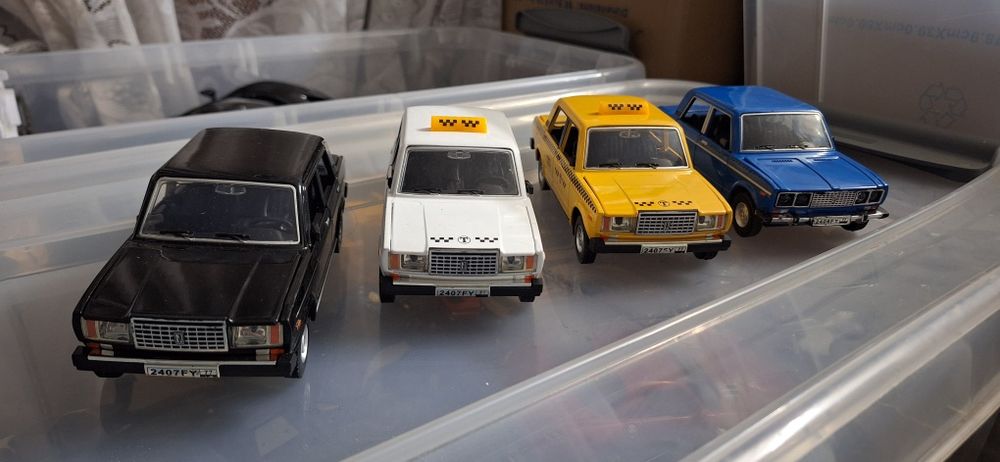 Метални колички 1:24