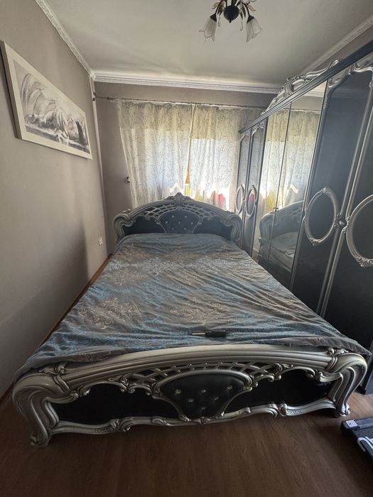 Продам спальный гарнитур.
