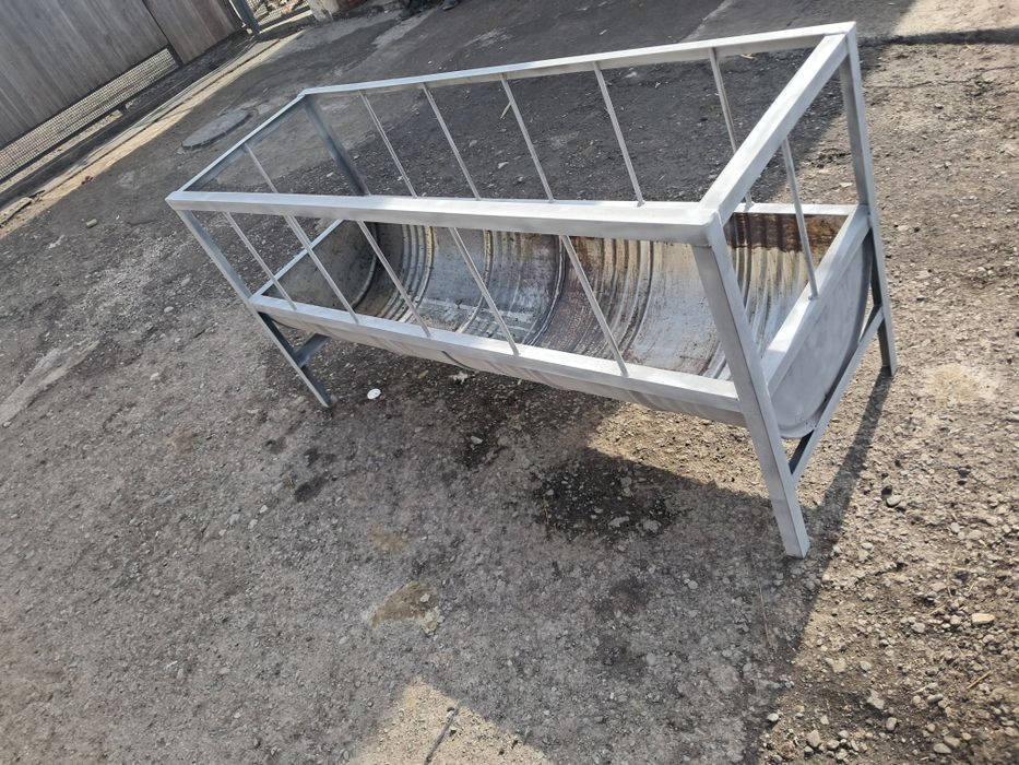 Продам кормушку..