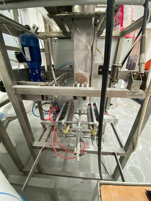 Mашина за дозиране и опаковане на насипни продукти, тегловна