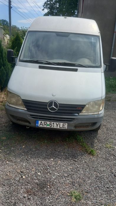 Vînd microbuz Mercedes