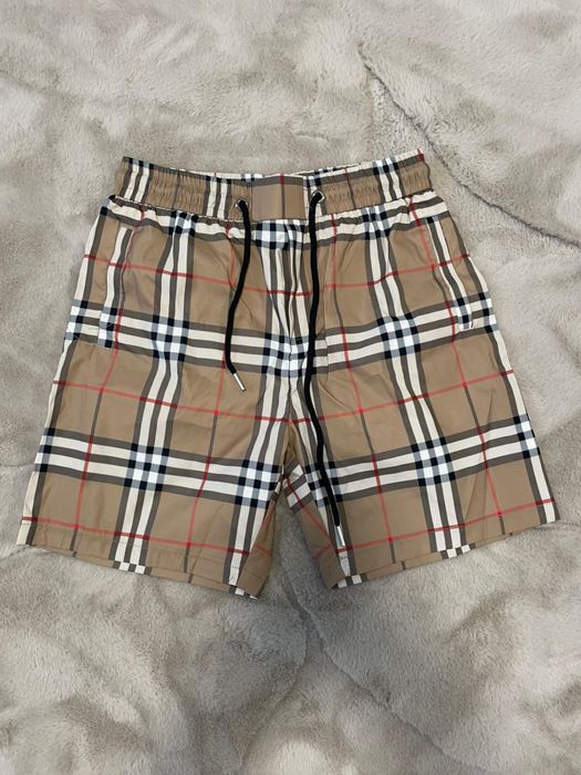 Pantaloni scurti burberry marimea M noi