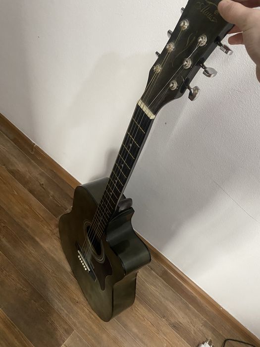 Акустическая гитара