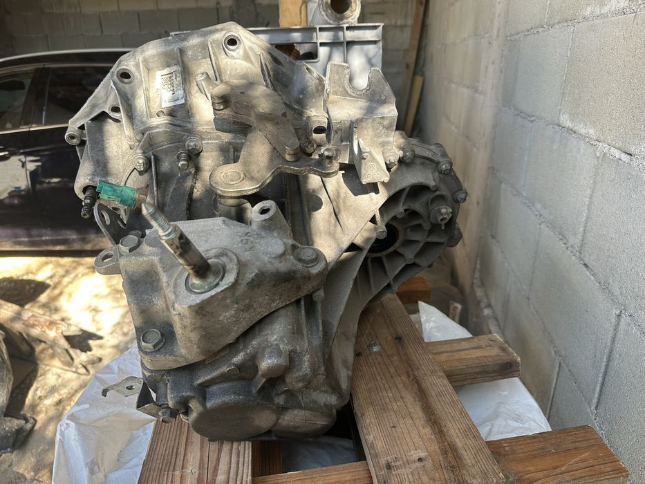 Скоростна кутия Nissan Juke F15 facelift фейслифт 1.5 dci 6 скорости