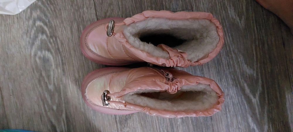 Продам детскую обувь зимнюю