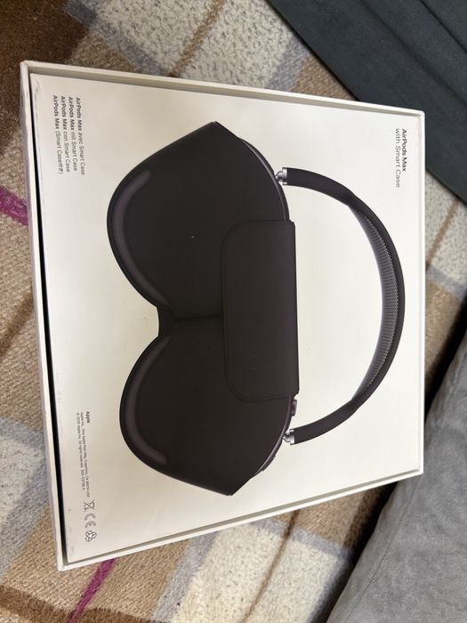 AirPods Max lighting