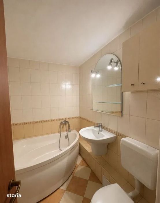 Apartament cu  2 camere, decomandat in zona Plopilor+parcare