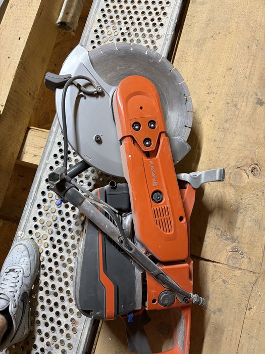 Husqvarna K 970 masina de debitat metal/beton cu motor pe benzina 400 mm | Capacitate de taiere: 155 mm | 4800 W | 2 timpi - Husqvarna