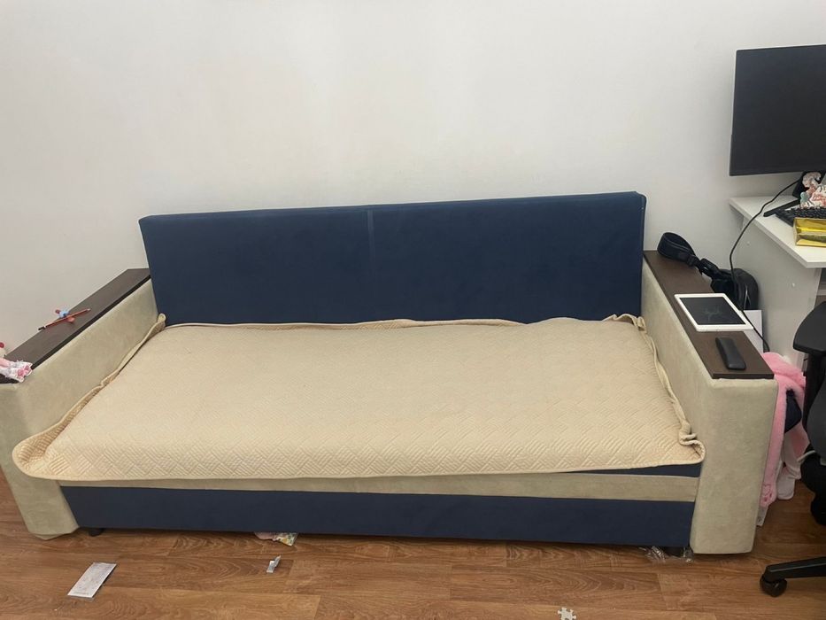 Продам диван с подушками